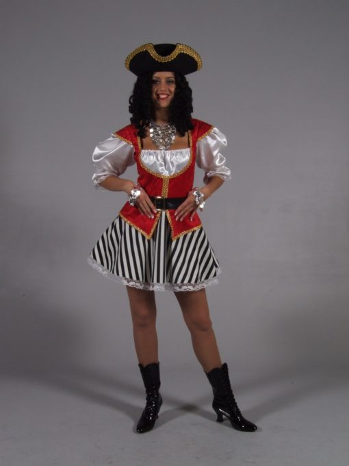 pirate-femme-courte